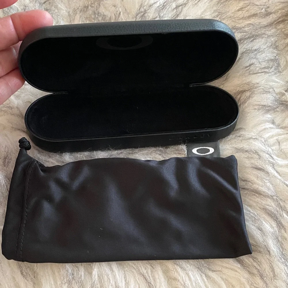 Oakley Black leather hard shell Sunglasses Case with Soft Pouch